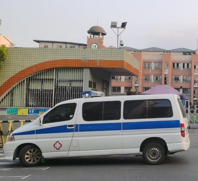 三沙救护车出租护送骨折病人一公里多少钱